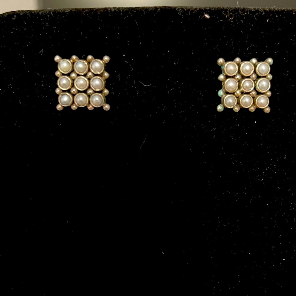 ALL IN A ROW PEARL EARRINGS